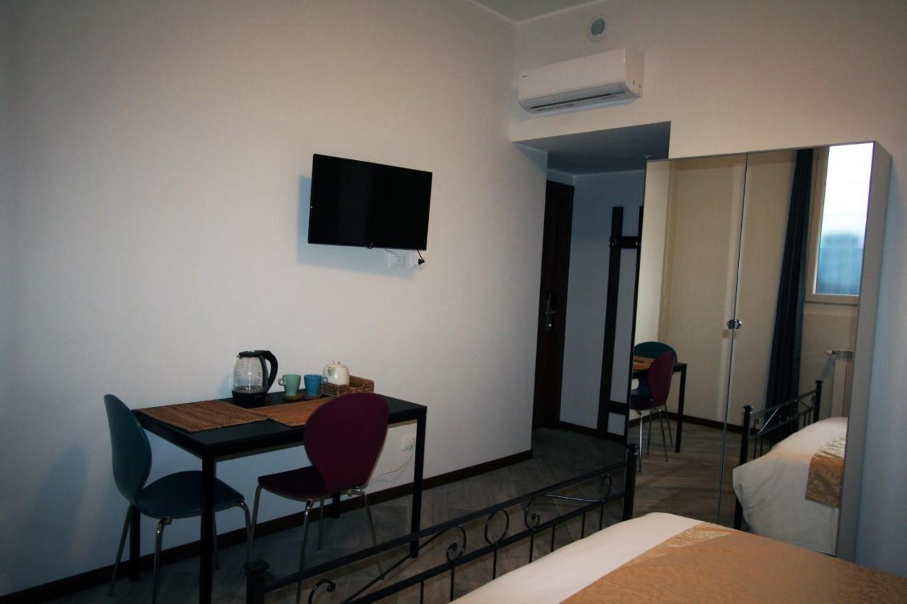 Sansirofiera Rooms Milan Exterior photo